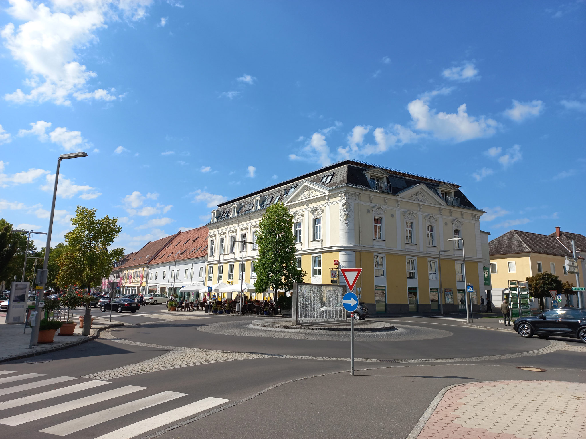 Feldbach roundabout Hauptplatz